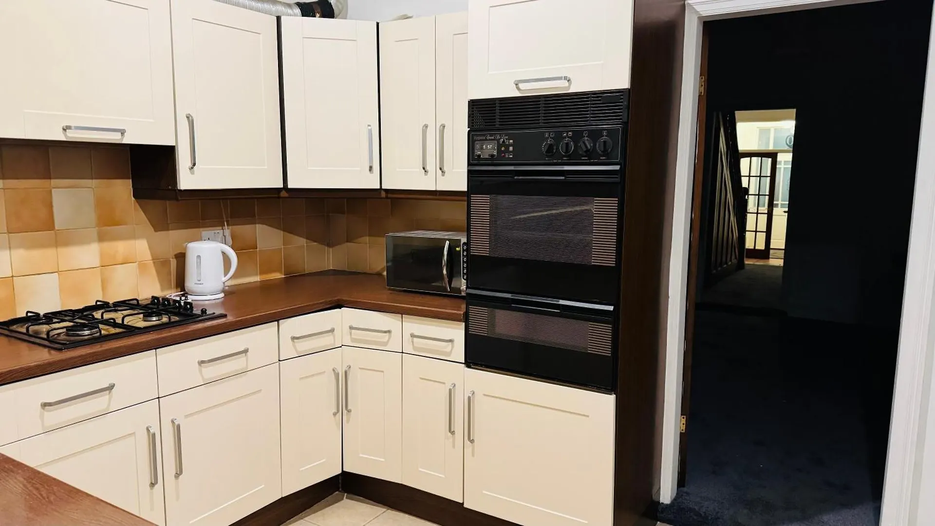 Bed & Breakfast Boulevard Double Room In Shared Accommodation Kingston upon Hull