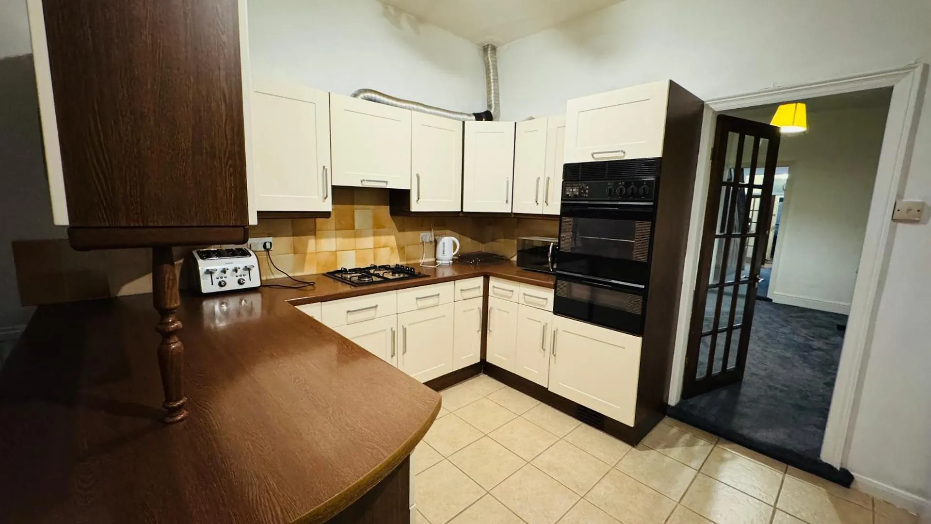 B&B Boulevard Double Room In Shared Accommodation 킹스턴어폰헐