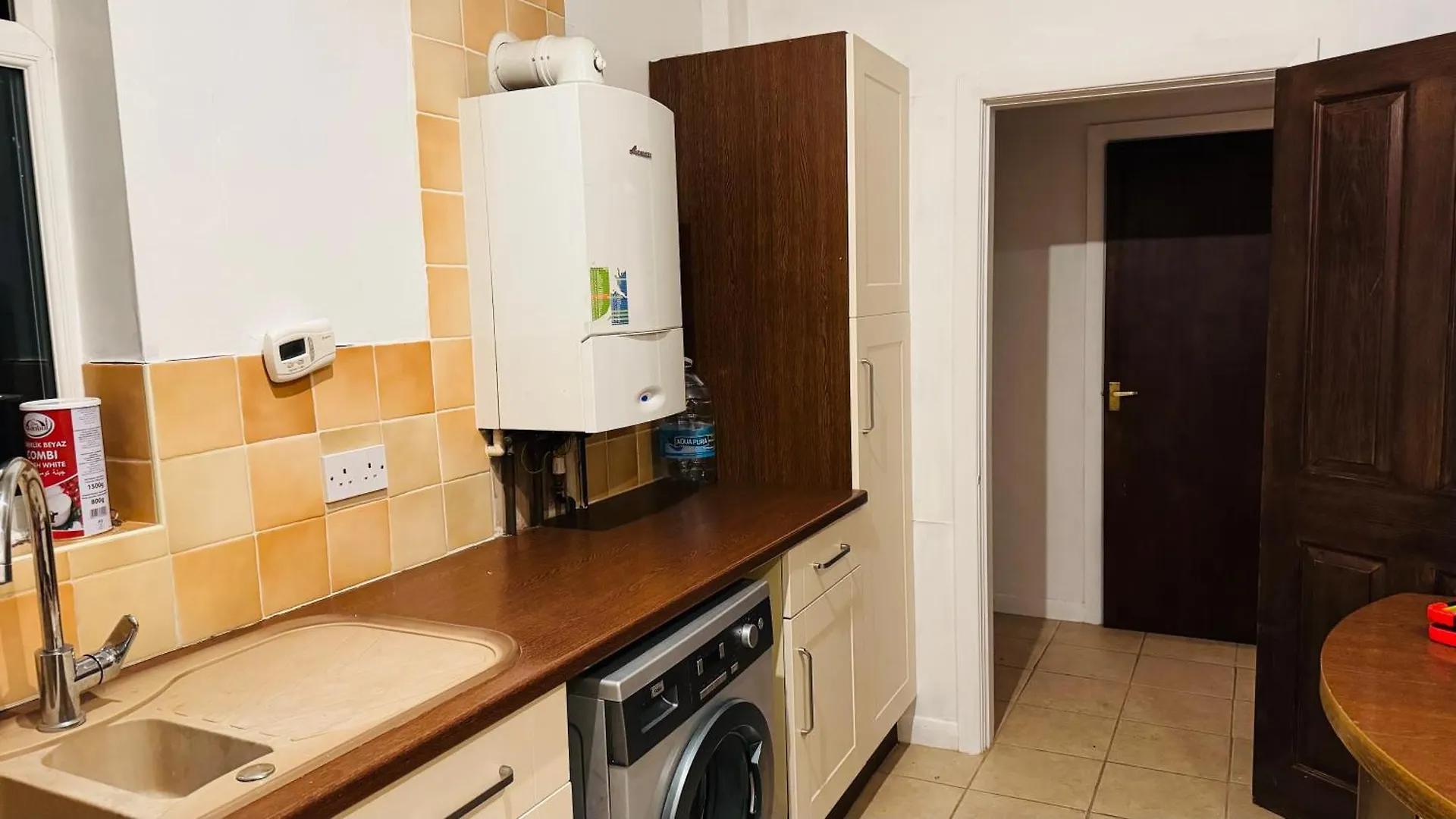 Bed & Breakfast Boulevard Double Room In Shared Accommodation Kingston upon Hull United Kingdom